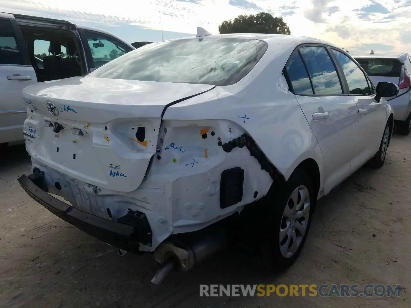 4 Photograph of a damaged car 5YFEPRAE3LP130607 TOYOTA COROLLA 2020