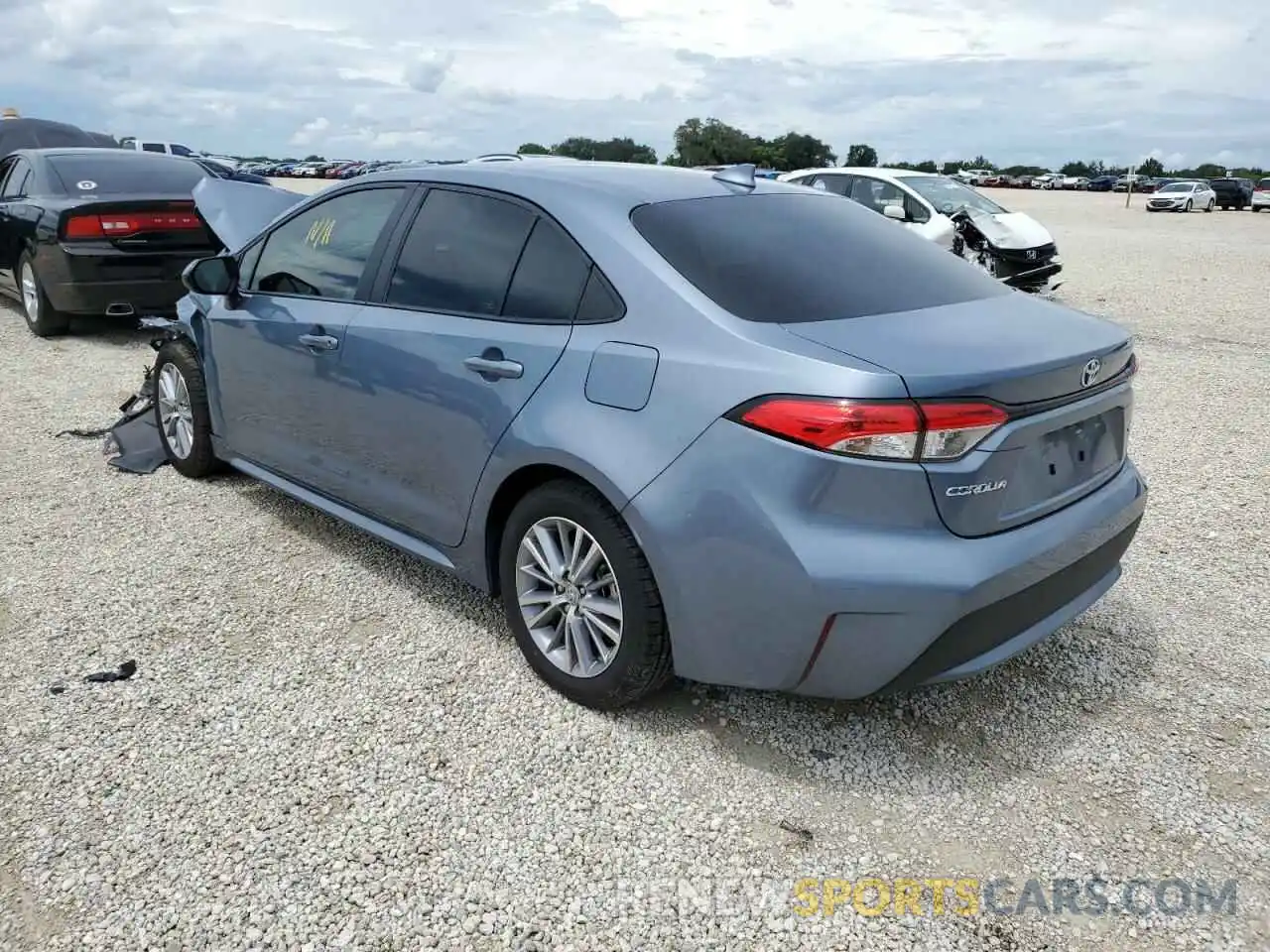 3 Photograph of a damaged car 5YFEPRAE3LP132504 TOYOTA COROLLA 2020