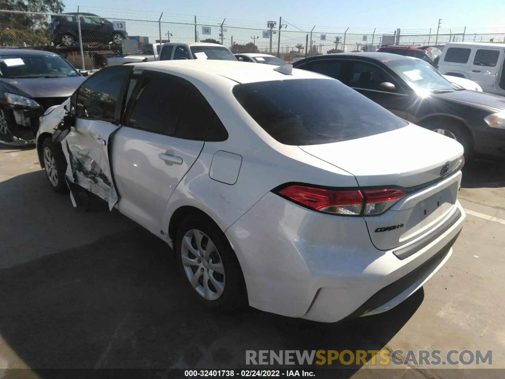 3 Photograph of a damaged car 5YFEPRAE3LP134365 TOYOTA COROLLA 2020