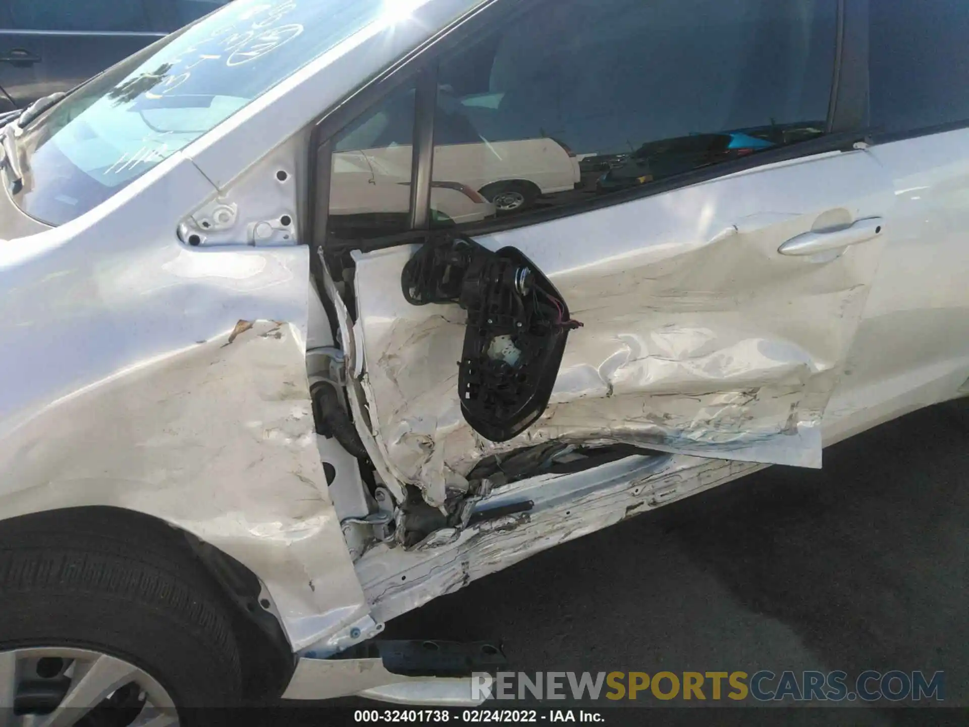 6 Photograph of a damaged car 5YFEPRAE3LP134365 TOYOTA COROLLA 2020