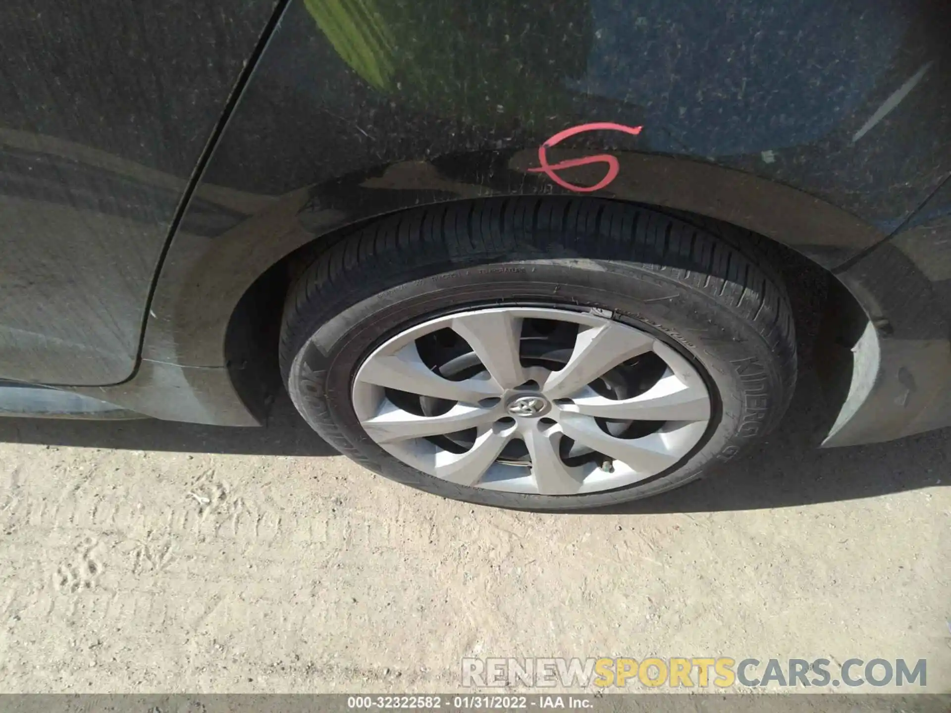 13 Photograph of a damaged car 5YFEPRAE3LP137024 TOYOTA COROLLA 2020