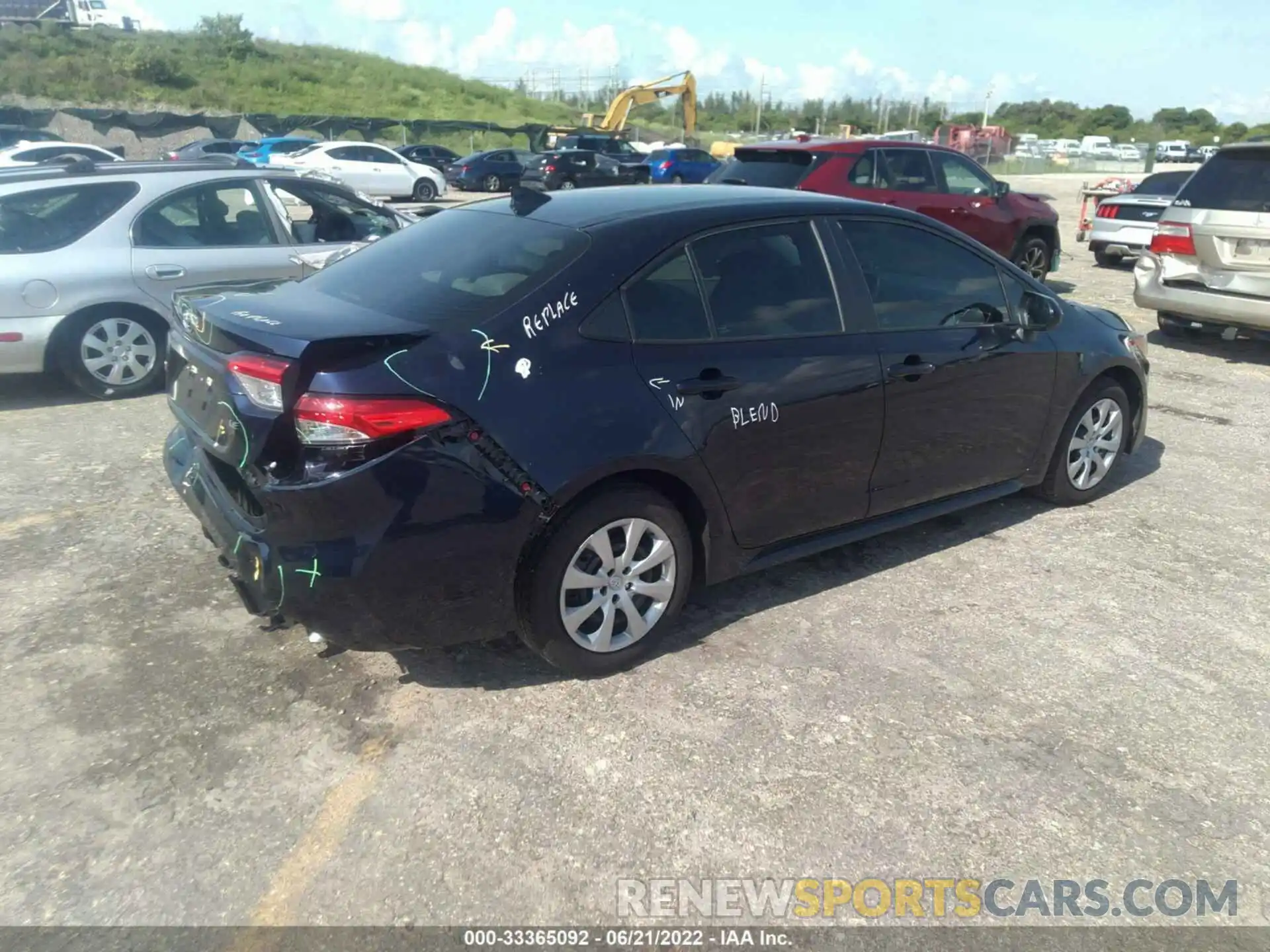 4 Photograph of a damaged car 5YFEPRAE3LP138139 TOYOTA COROLLA 2020