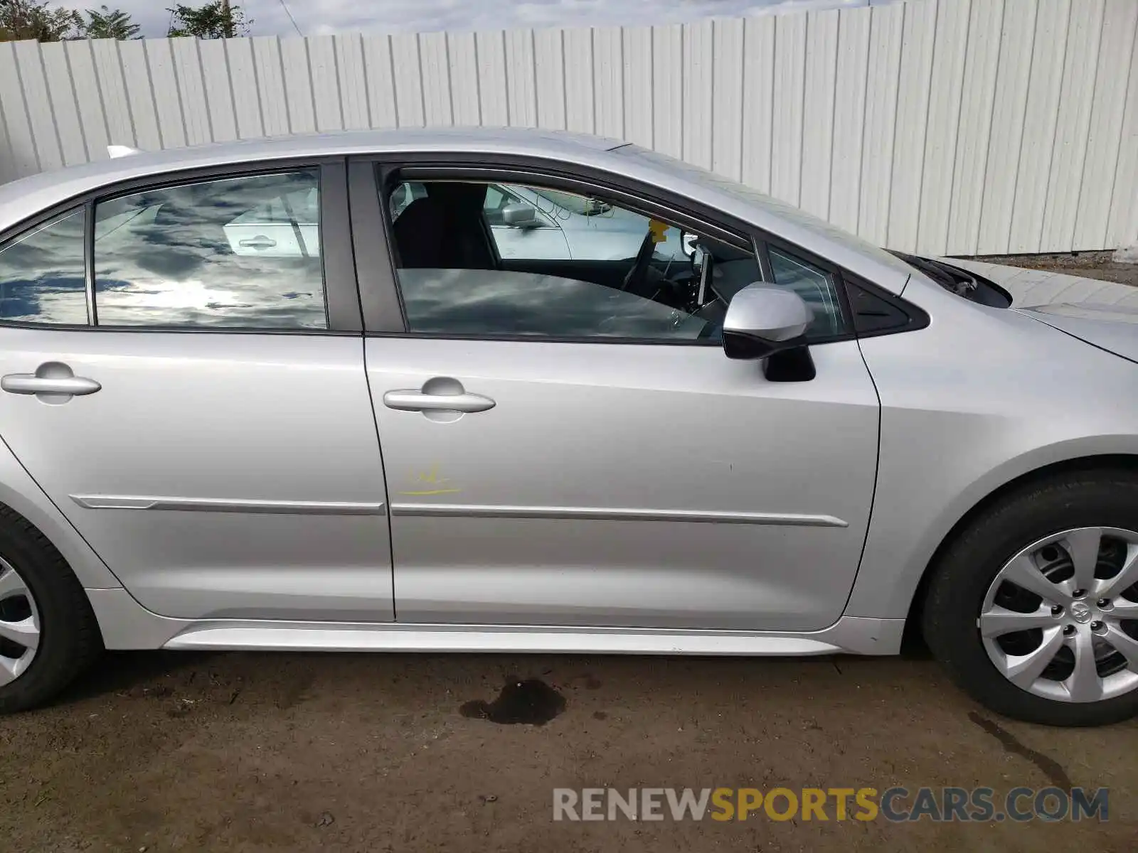 9 Photograph of a damaged car 5YFEPRAE3LP144622 TOYOTA COROLLA 2020