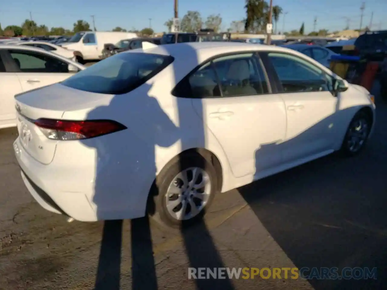 4 Photograph of a damaged car 5YFEPRAE4LP021492 TOYOTA COROLLA 2020