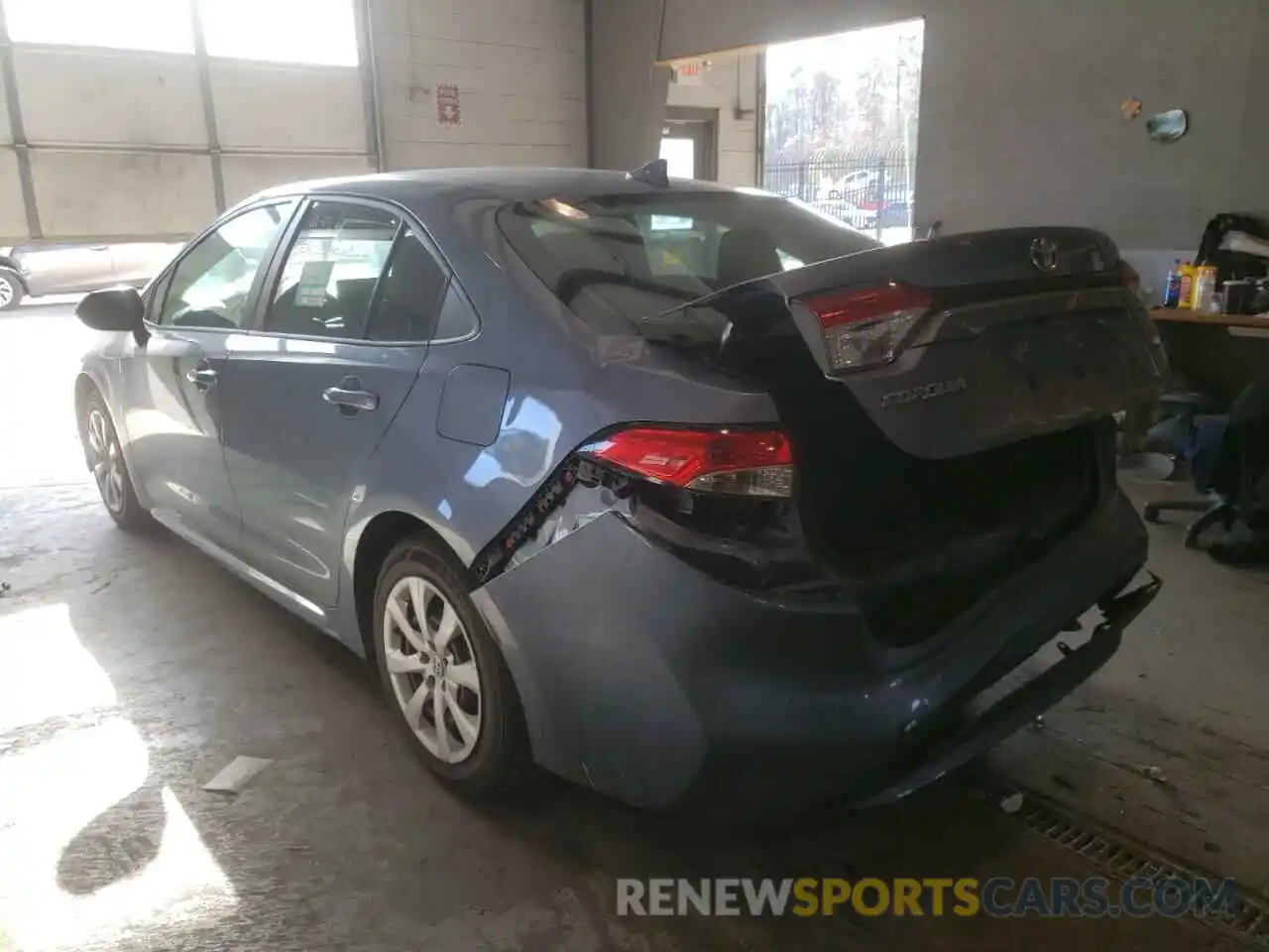 3 Photograph of a damaged car 5YFEPRAE4LP023873 TOYOTA COROLLA 2020