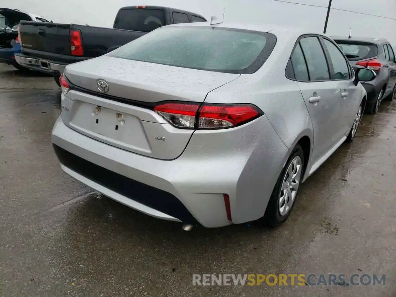 4 Photograph of a damaged car 5YFEPRAE4LP024957 TOYOTA COROLLA 2020