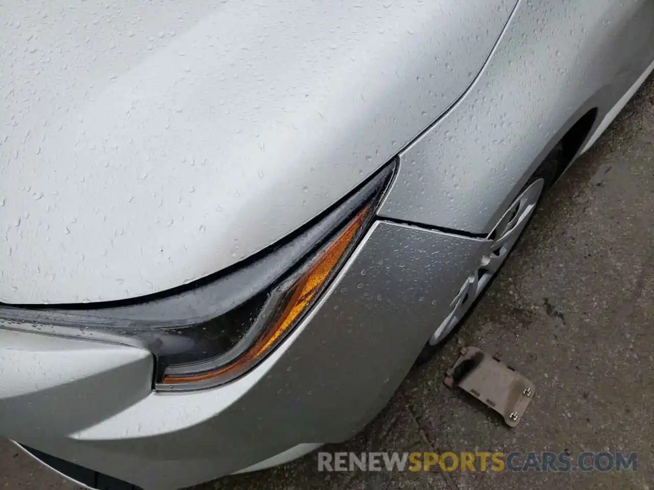 9 Photograph of a damaged car 5YFEPRAE4LP024957 TOYOTA COROLLA 2020