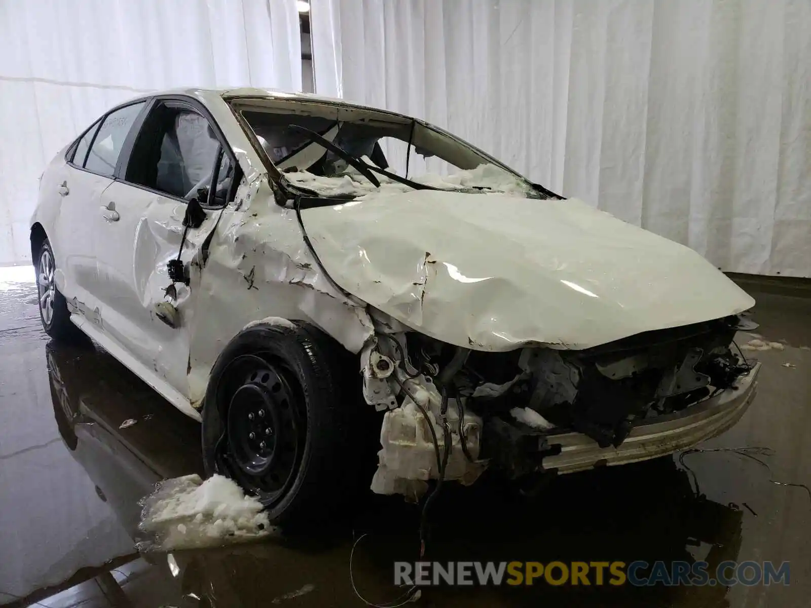 1 Photograph of a damaged car 5YFEPRAE4LP025252 TOYOTA COROLLA 2020