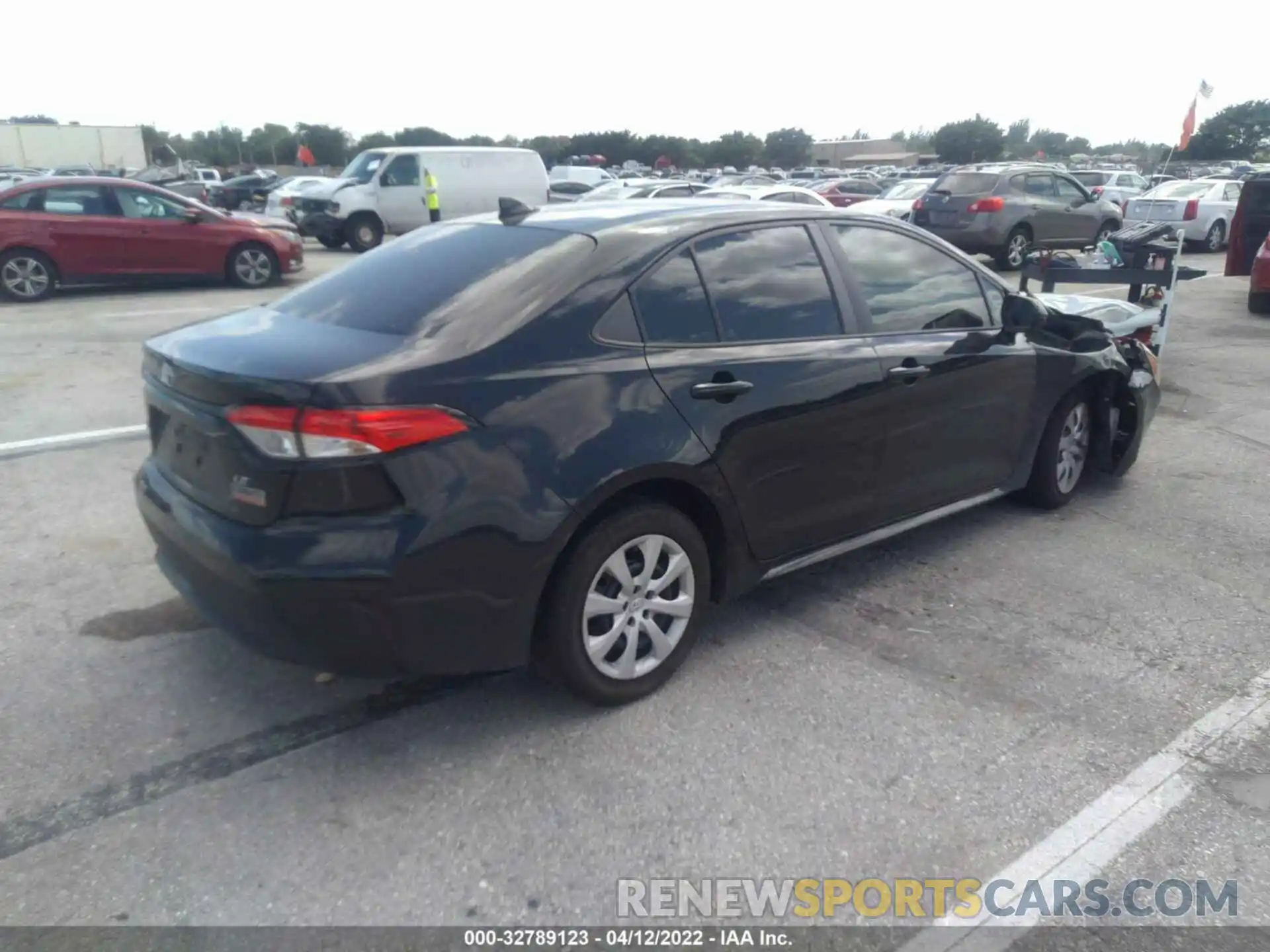 4 Photograph of a damaged car 5YFEPRAE4LP029155 TOYOTA COROLLA 2020