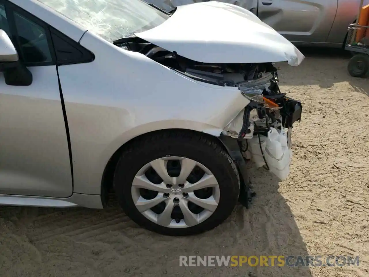 9 Photograph of a damaged car 5YFEPRAE4LP029513 TOYOTA COROLLA 2020