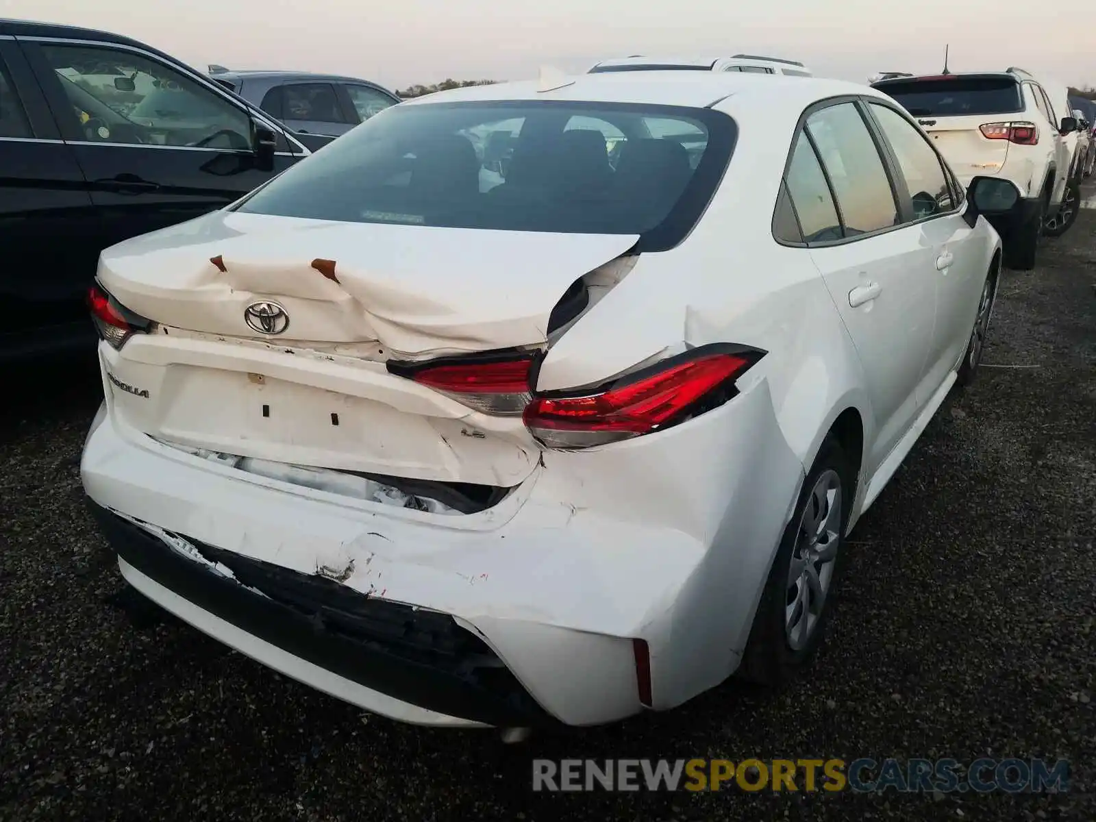 4 Photograph of a damaged car 5YFEPRAE4LP029561 TOYOTA COROLLA 2020