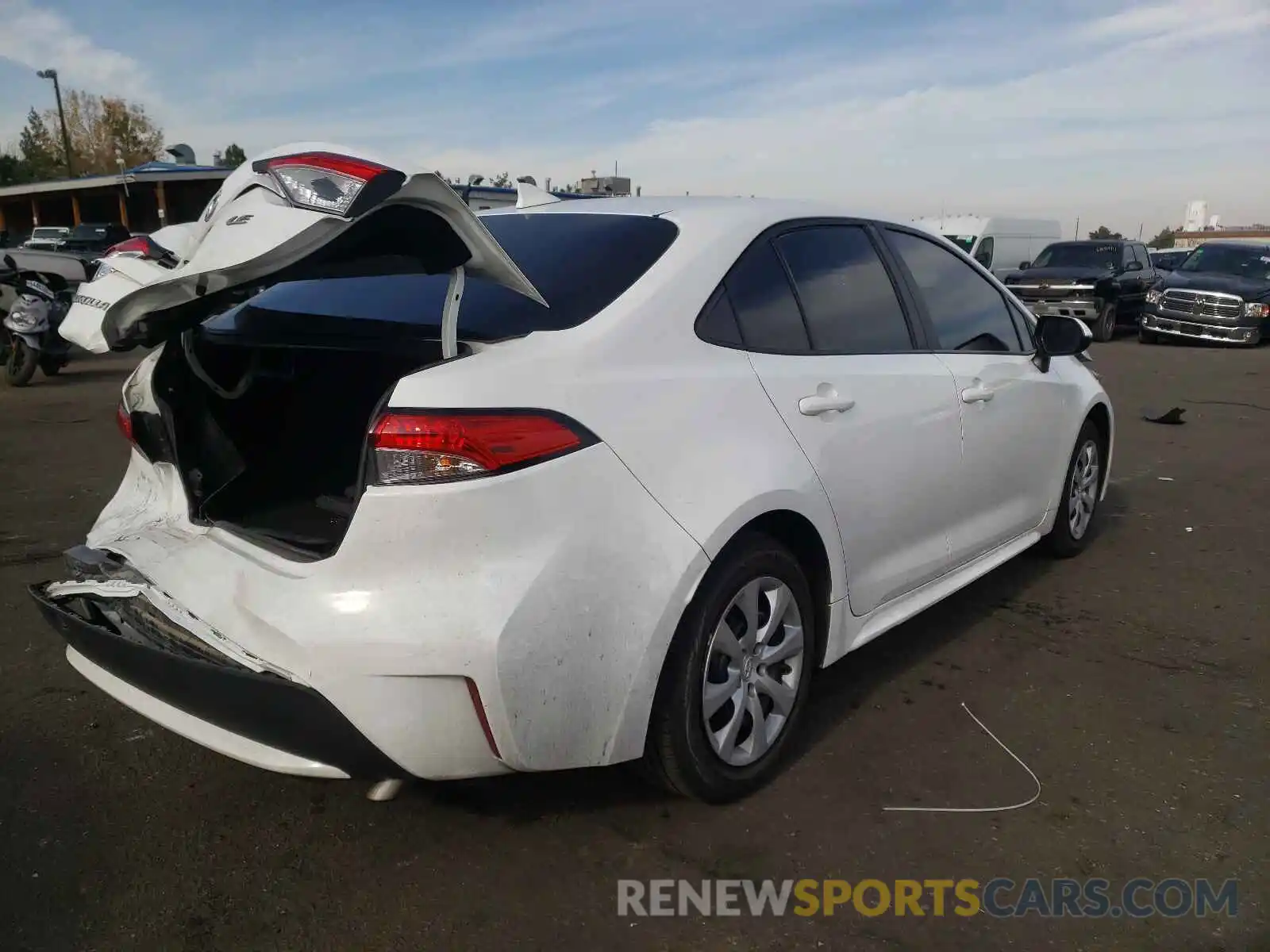 4 Photograph of a damaged car 5YFEPRAE4LP031150 TOYOTA COROLLA 2020