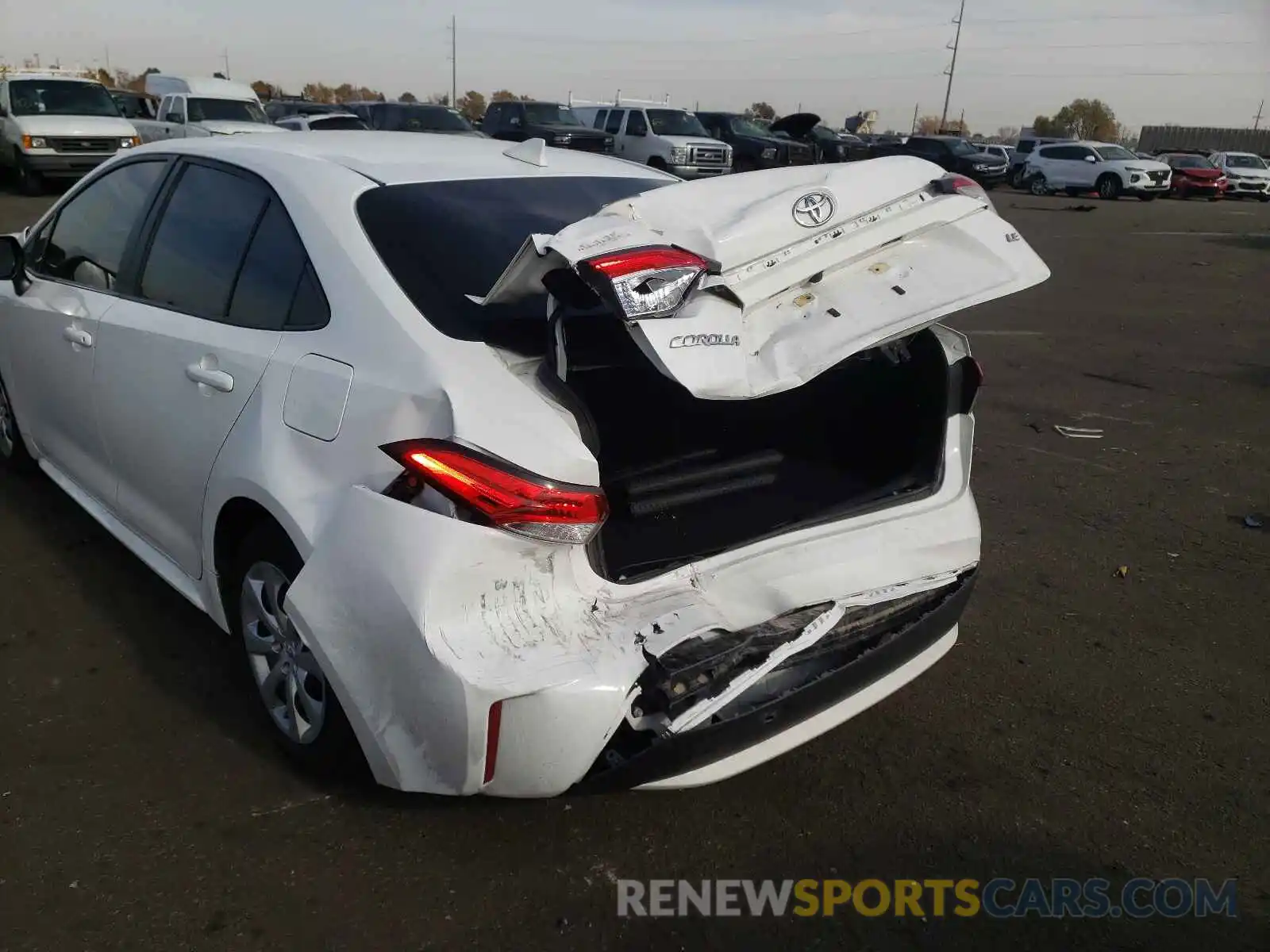 9 Photograph of a damaged car 5YFEPRAE4LP031150 TOYOTA COROLLA 2020