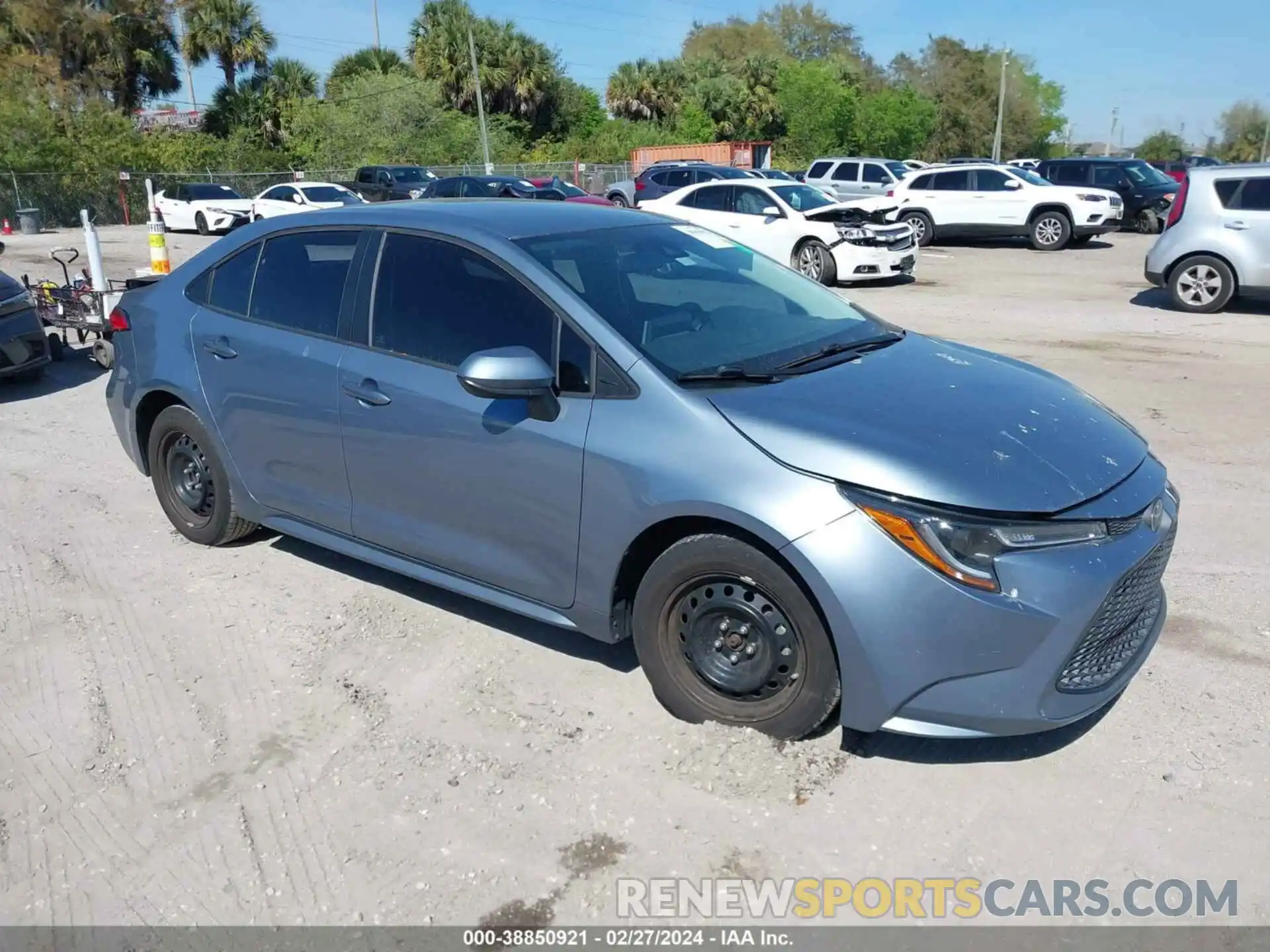 1 Photograph of a damaged car 5YFEPRAE4LP035070 TOYOTA COROLLA 2020