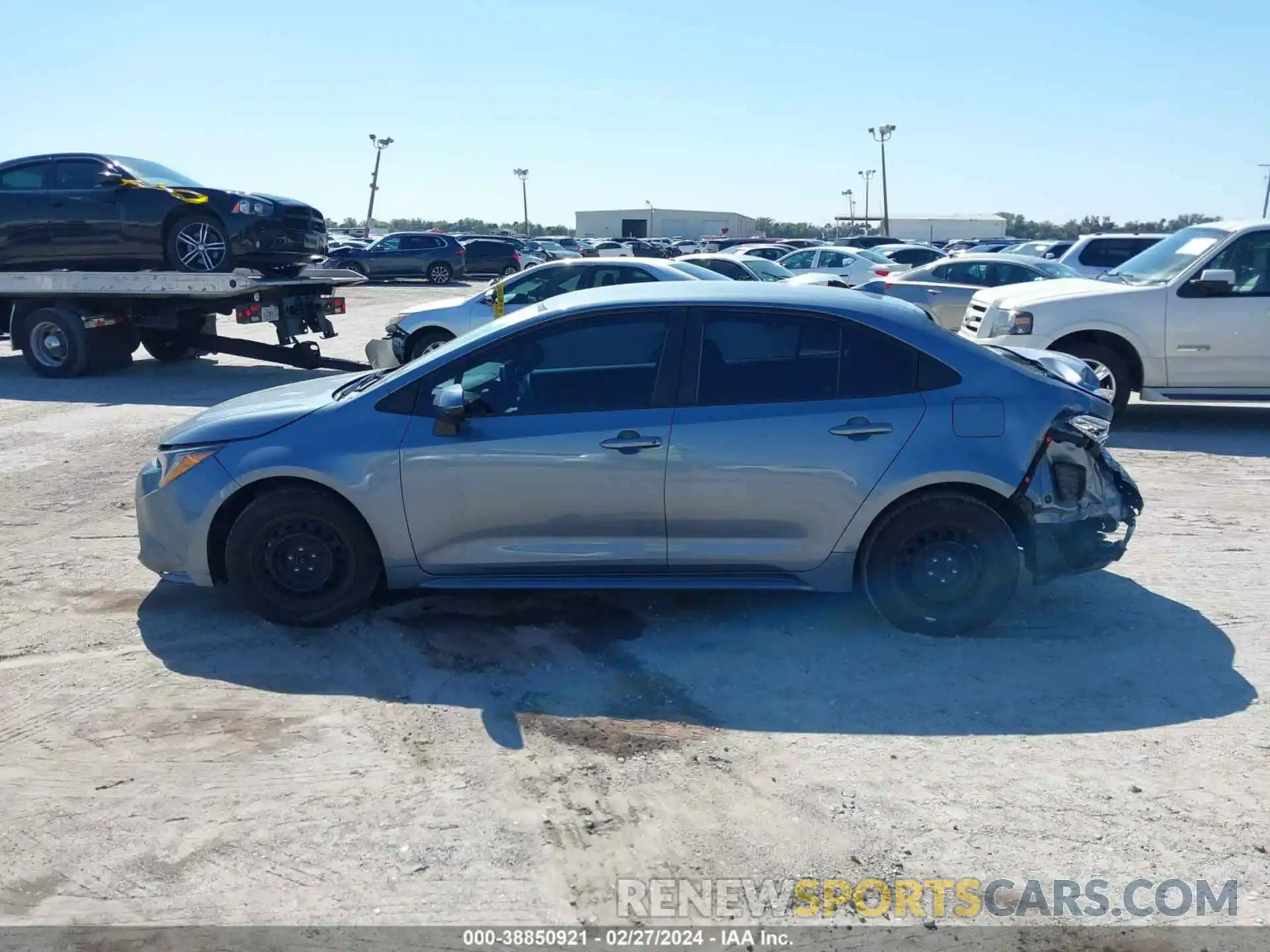 15 Photograph of a damaged car 5YFEPRAE4LP035070 TOYOTA COROLLA 2020