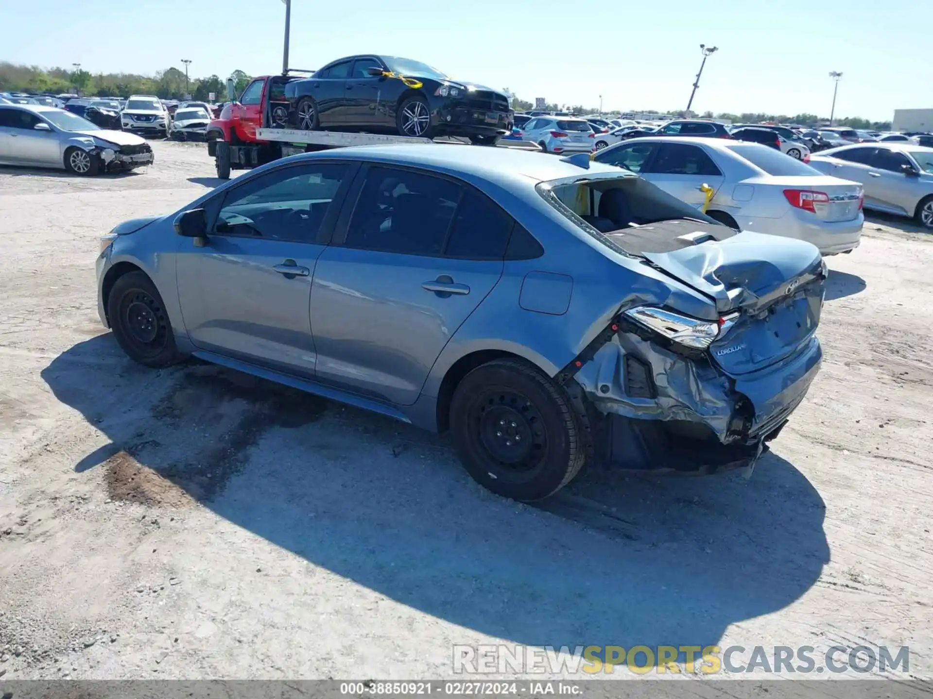 3 Photograph of a damaged car 5YFEPRAE4LP035070 TOYOTA COROLLA 2020