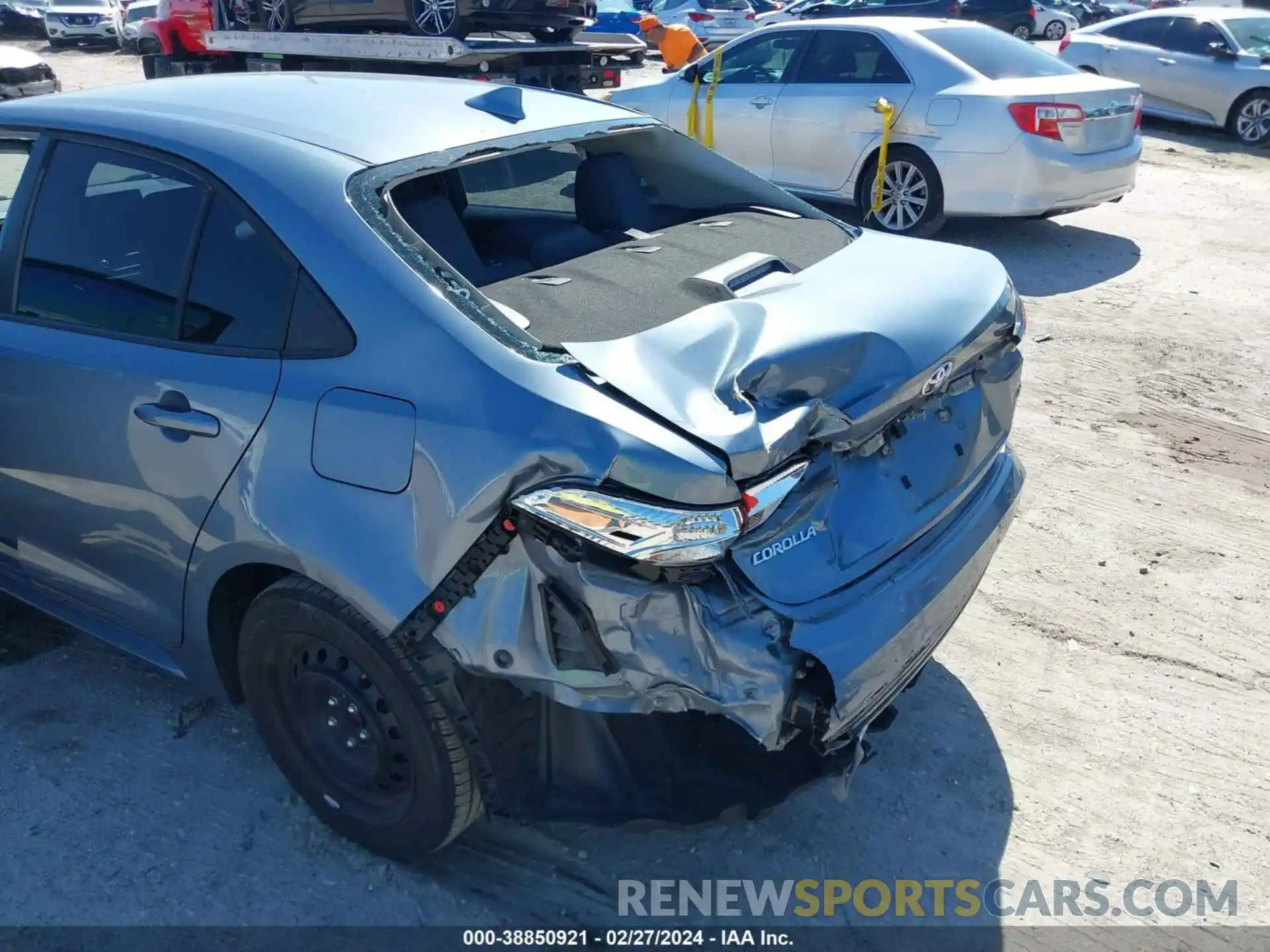 6 Photograph of a damaged car 5YFEPRAE4LP035070 TOYOTA COROLLA 2020