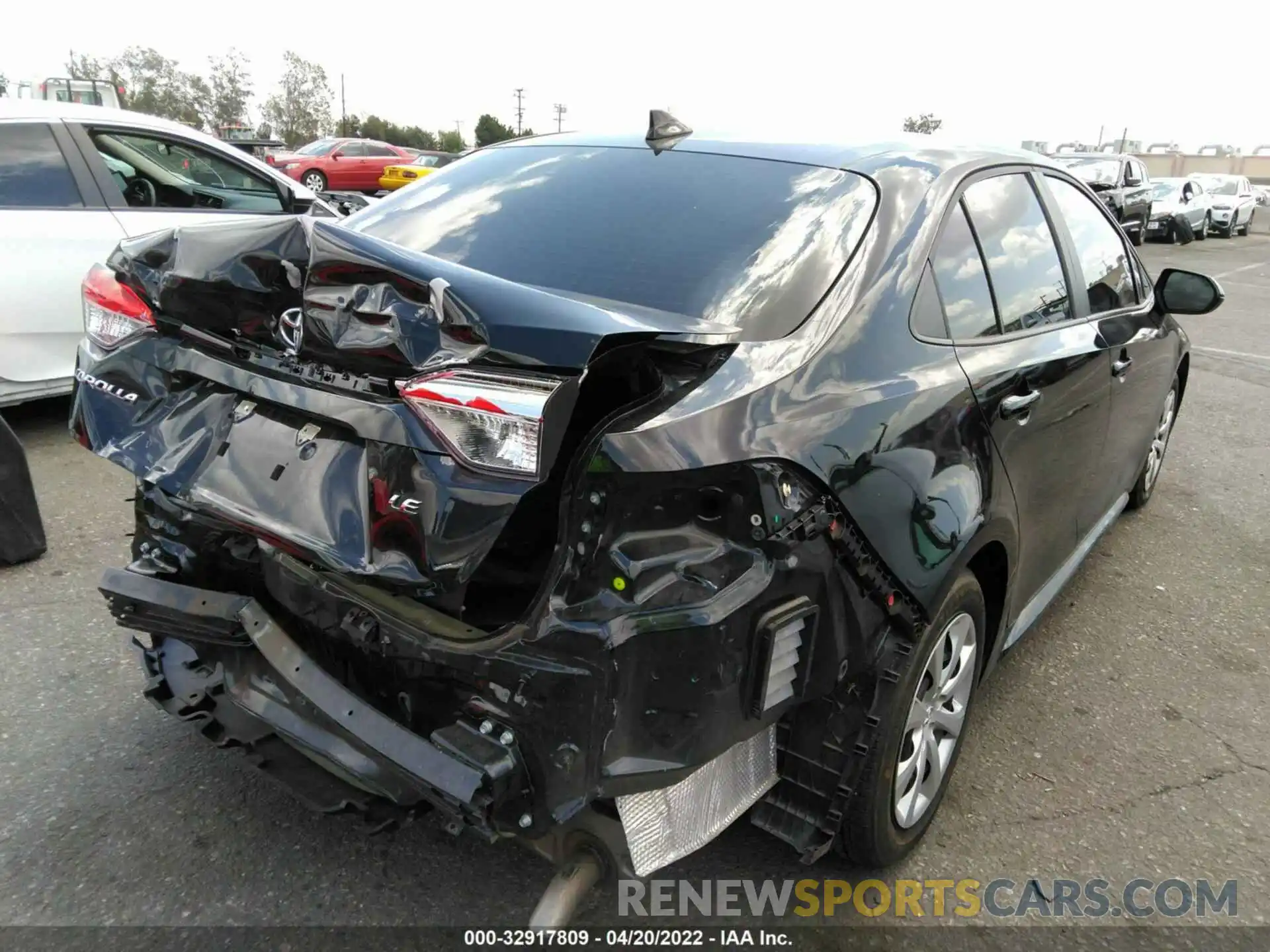 4 Photograph of a damaged car 5YFEPRAE4LP036087 TOYOTA COROLLA 2020