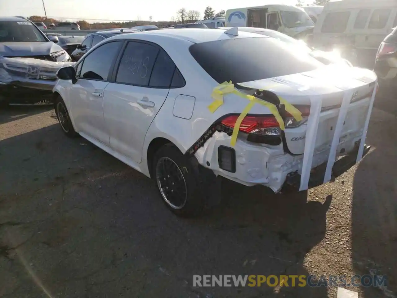 3 Photograph of a damaged car 5YFEPRAE4LP036719 TOYOTA COROLLA 2020