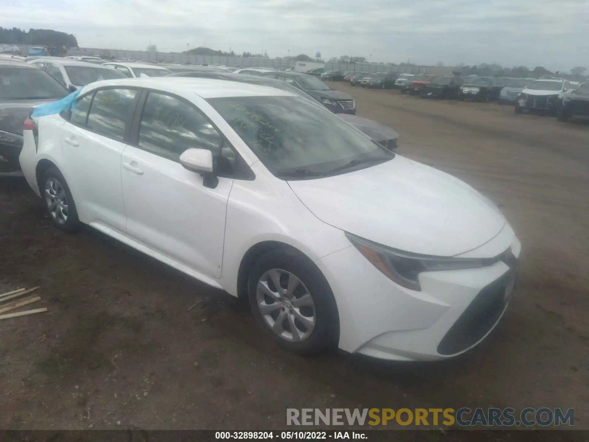 1 Photograph of a damaged car 5YFEPRAE4LP038969 TOYOTA COROLLA 2020