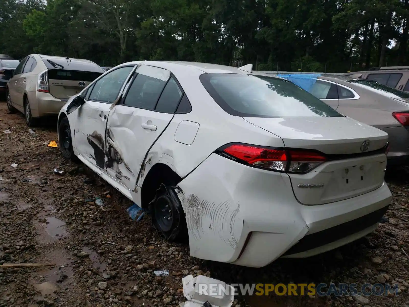 3 Photograph of a damaged car 5YFEPRAE4LP040205 TOYOTA COROLLA 2020