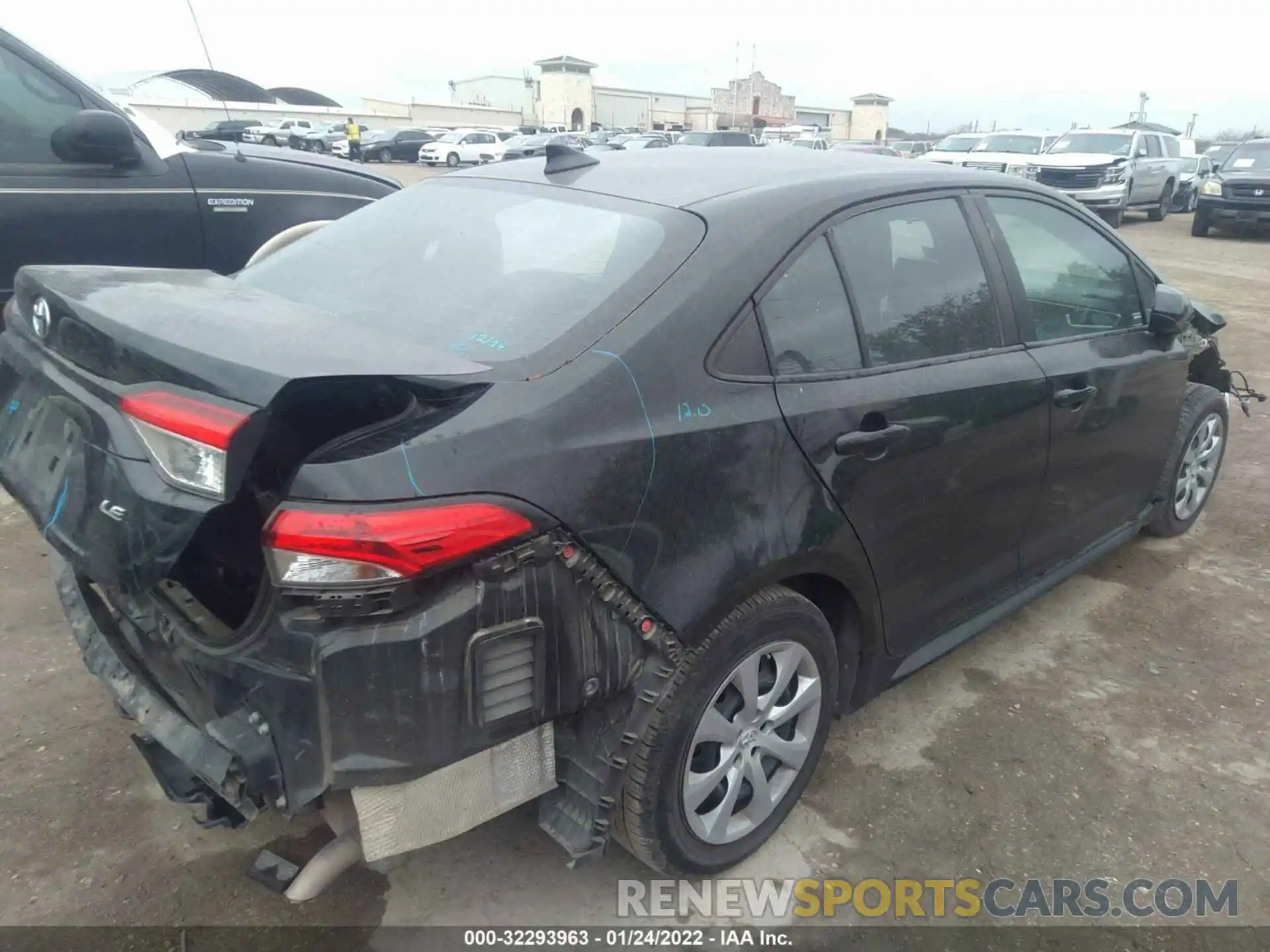 4 Photograph of a damaged car 5YFEPRAE4LP040849 TOYOTA COROLLA 2020