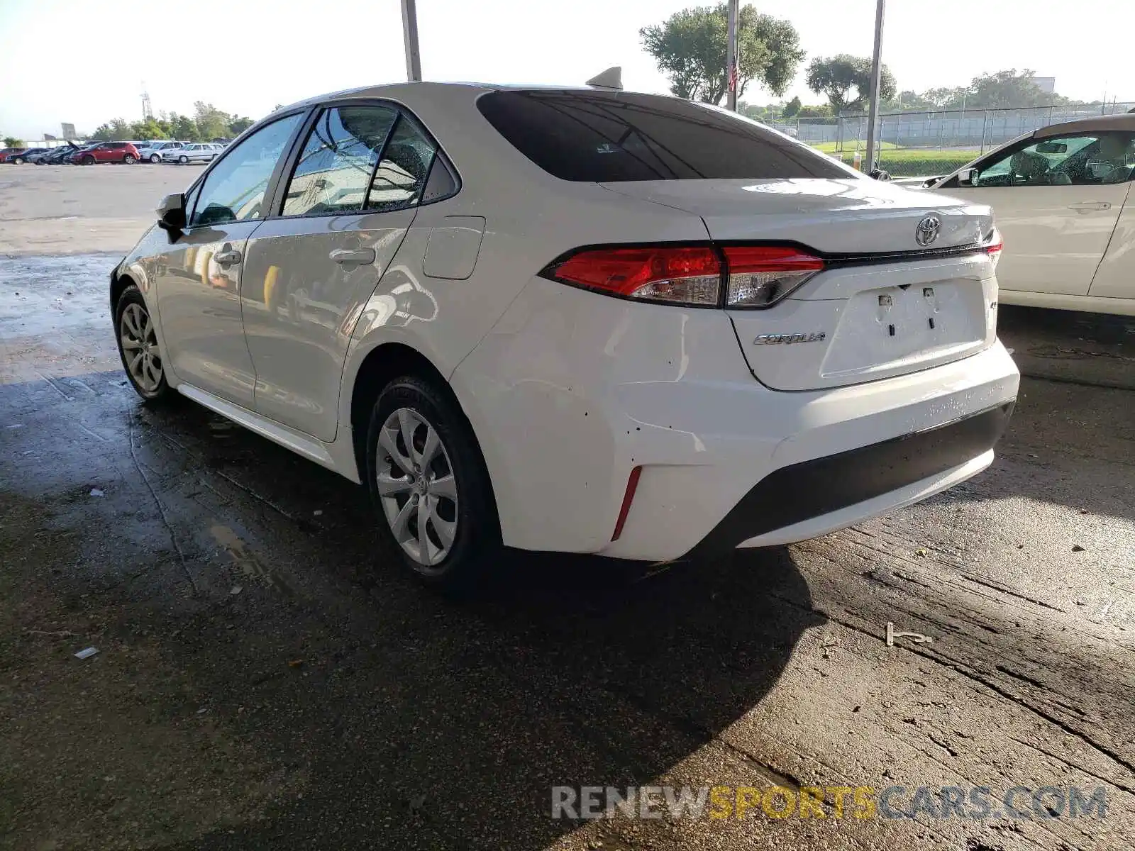 3 Photograph of a damaged car 5YFEPRAE4LP047686 TOYOTA COROLLA 2020