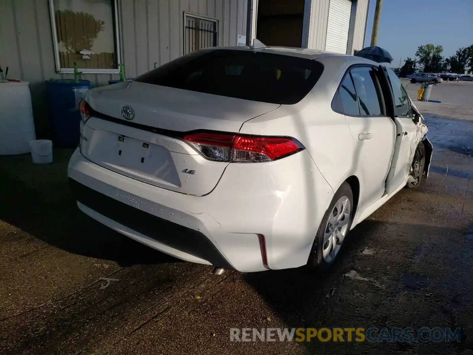 4 Photograph of a damaged car 5YFEPRAE4LP047686 TOYOTA COROLLA 2020