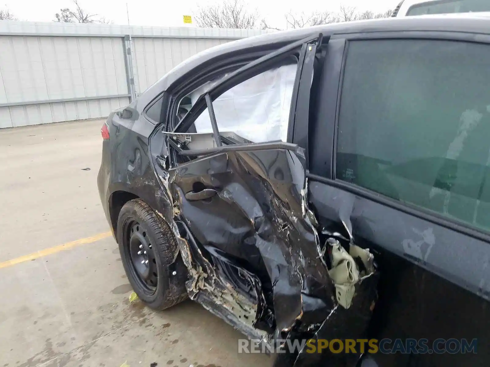 9 Photograph of a damaged car 5YFEPRAE4LP068330 TOYOTA COROLLA 2020