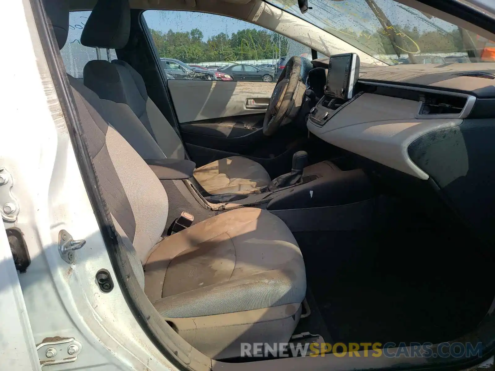 5 Photograph of a damaged car 5YFEPRAE4LP072751 TOYOTA COROLLA 2020