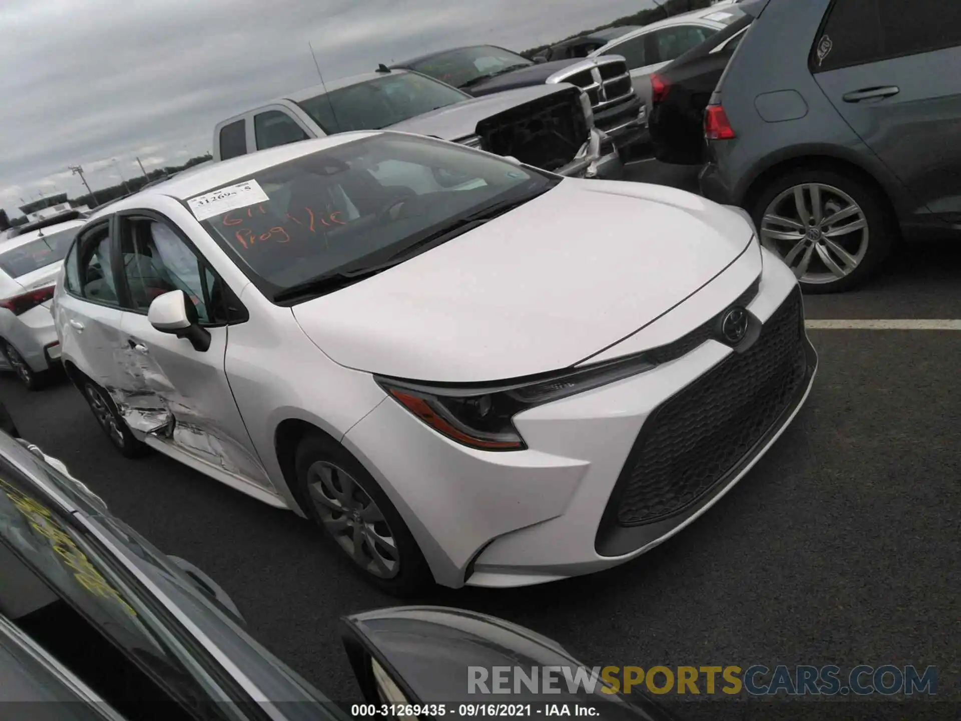 1 Photograph of a damaged car 5YFEPRAE4LP075343 TOYOTA COROLLA 2020