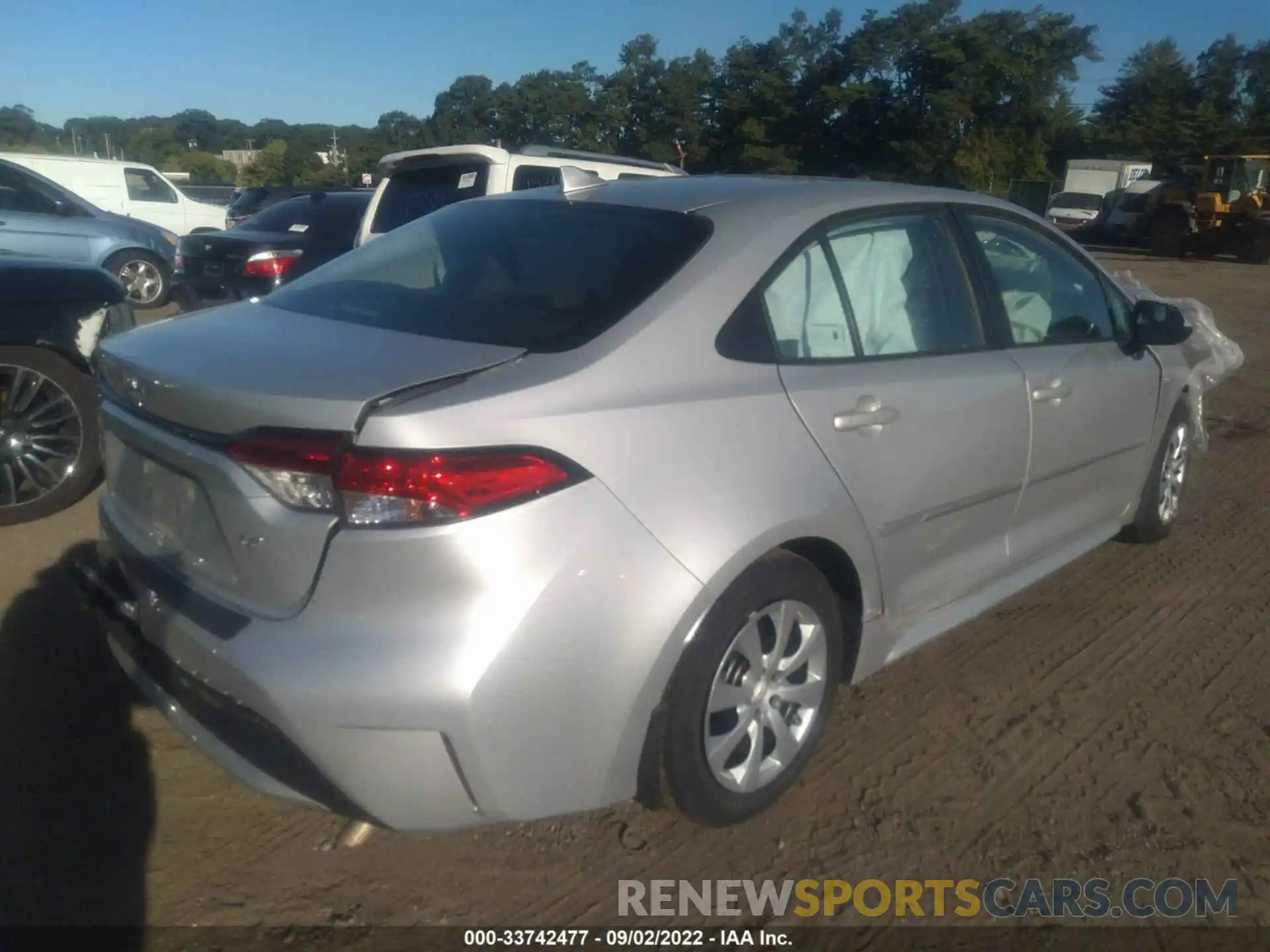 4 Photograph of a damaged car 5YFEPRAE4LP083071 TOYOTA COROLLA 2020