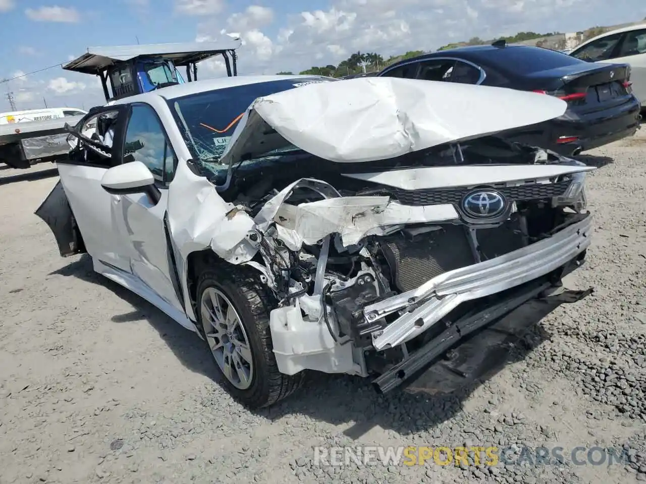 1 Photograph of a damaged car 5YFEPRAE4LP087363 TOYOTA COROLLA 2020