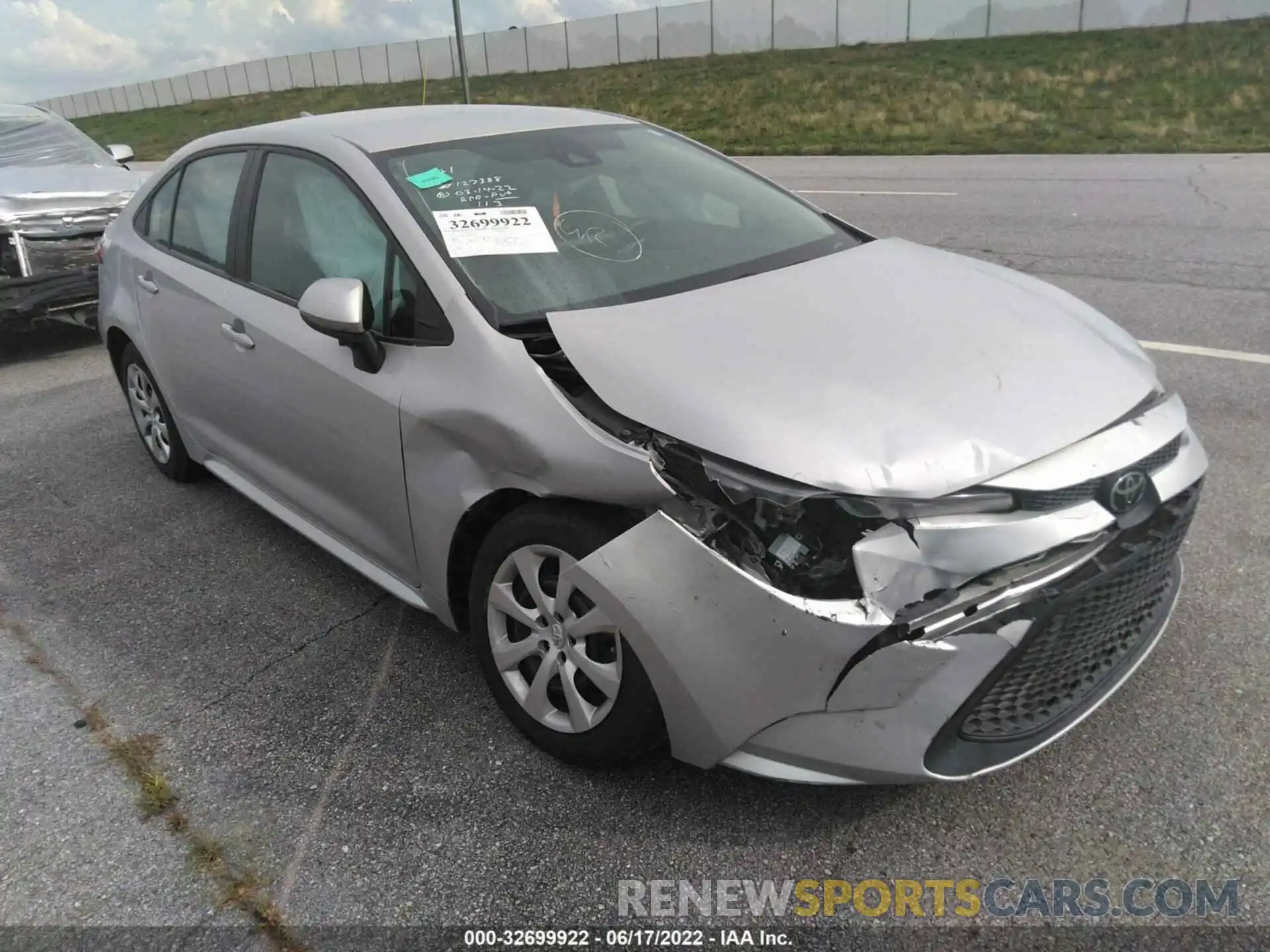 1 Photograph of a damaged car 5YFEPRAE4LP089730 TOYOTA COROLLA 2020