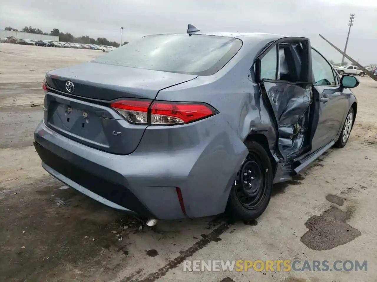 4 Photograph of a damaged car 5YFEPRAE4LP092854 TOYOTA COROLLA 2020