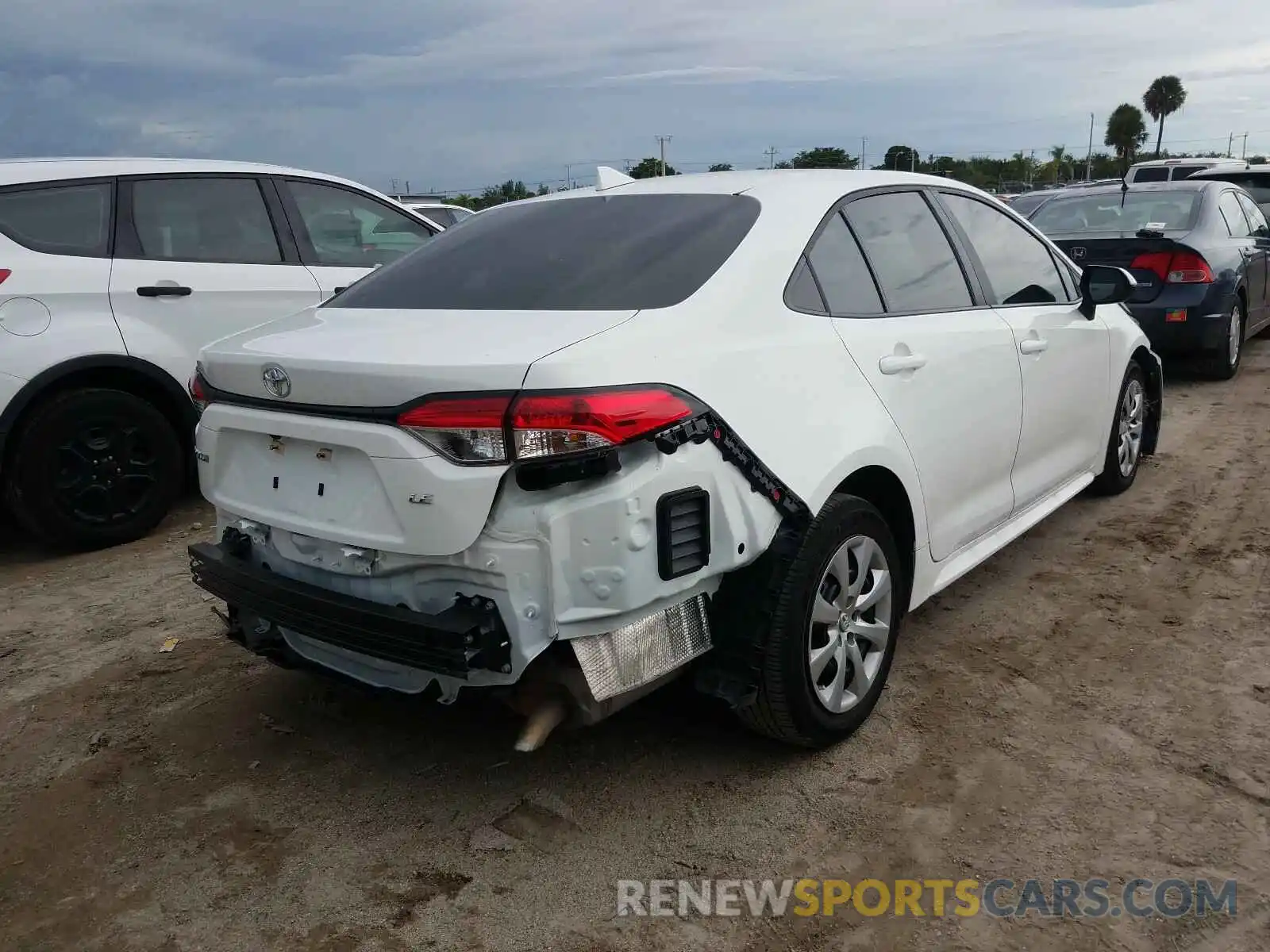 4 Photograph of a damaged car 5YFEPRAE4LP094586 TOYOTA COROLLA 2020