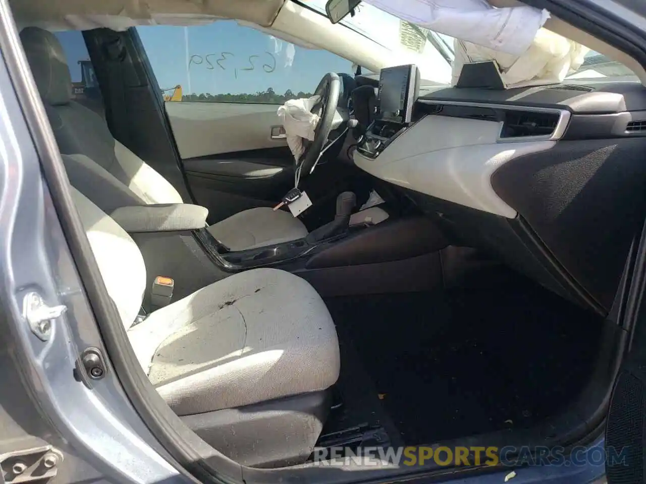 5 Photograph of a damaged car 5YFEPRAE4LP100175 TOYOTA COROLLA 2020