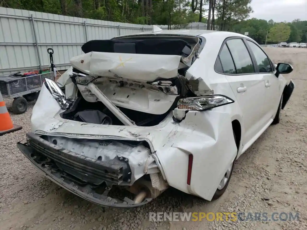 4 Photograph of a damaged car 5YFEPRAE4LP101522 TOYOTA COROLLA 2020