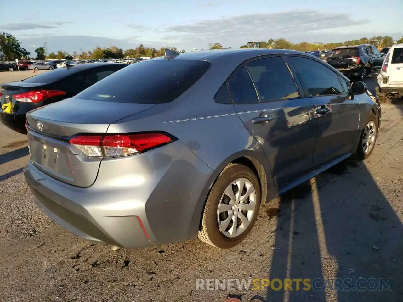 4 Photograph of a damaged car 5YFEPRAE4LP102556 TOYOTA COROLLA 2020