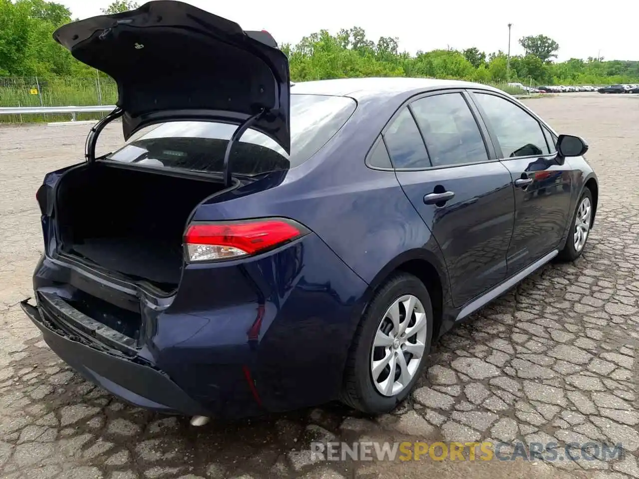 4 Photograph of a damaged car 5YFEPRAE4LP105098 TOYOTA COROLLA 2020