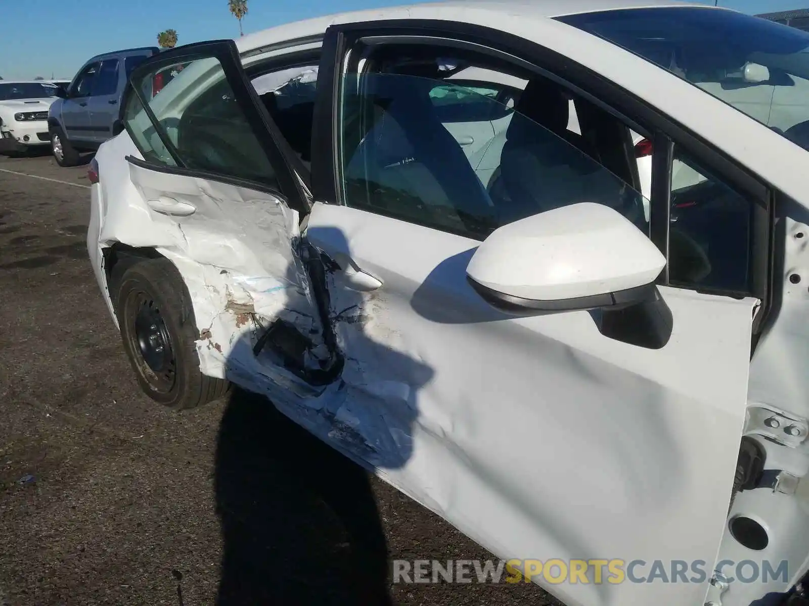 9 Photograph of a damaged car 5YFEPRAE4LP124735 TOYOTA COROLLA 2020