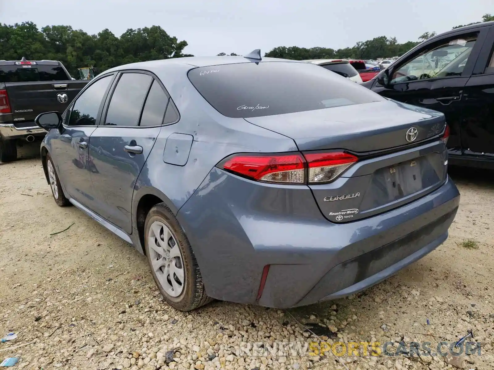 3 Photograph of a damaged car 5YFEPRAE4LP126923 TOYOTA COROLLA 2020