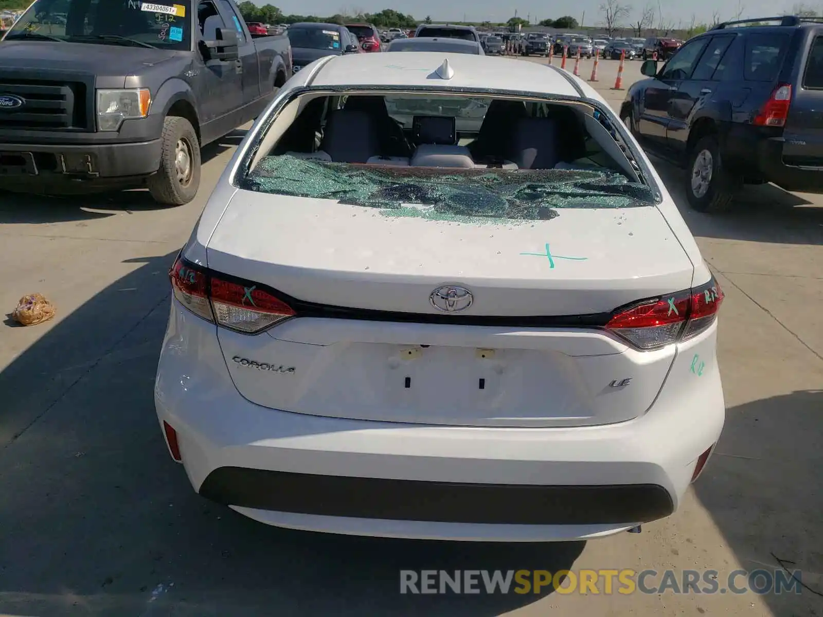 9 Photograph of a damaged car 5YFEPRAE4LP138425 TOYOTA COROLLA 2020