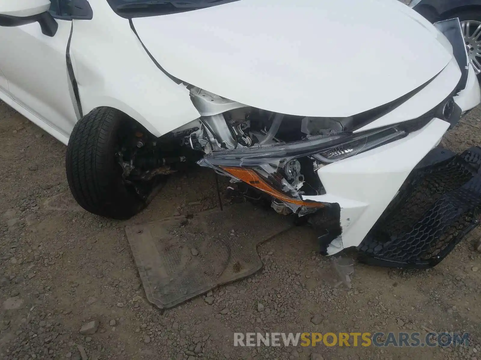 9 Photograph of a damaged car 5YFEPRAE4LP139140 TOYOTA COROLLA 2020