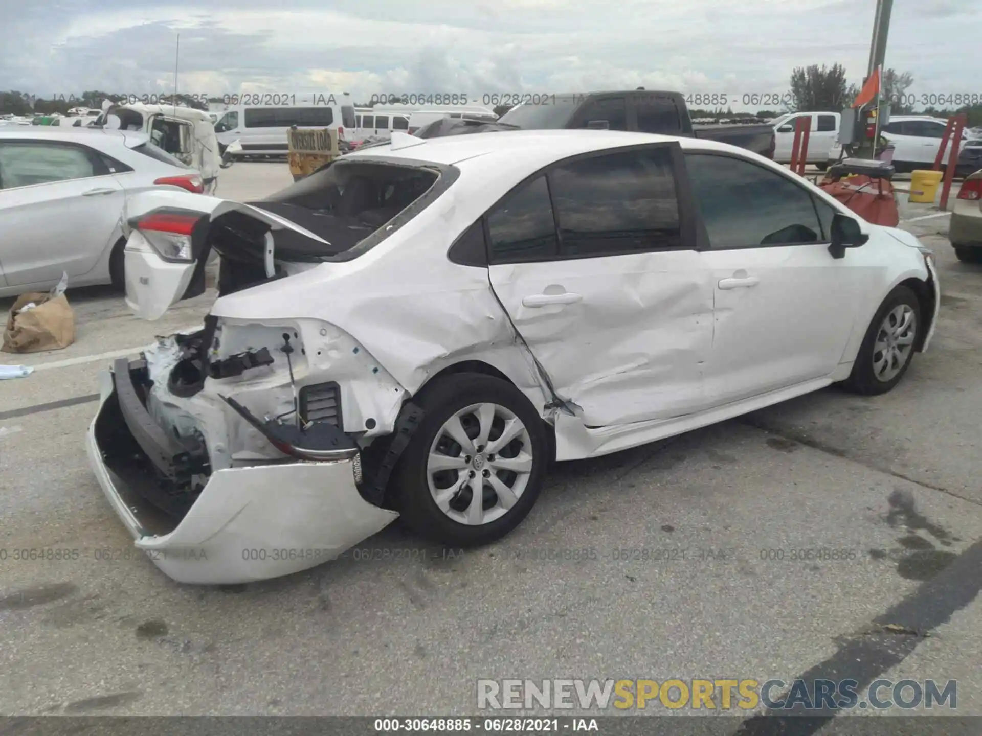 4 Photograph of a damaged car 5YFEPRAE4LP139963 TOYOTA COROLLA 2020