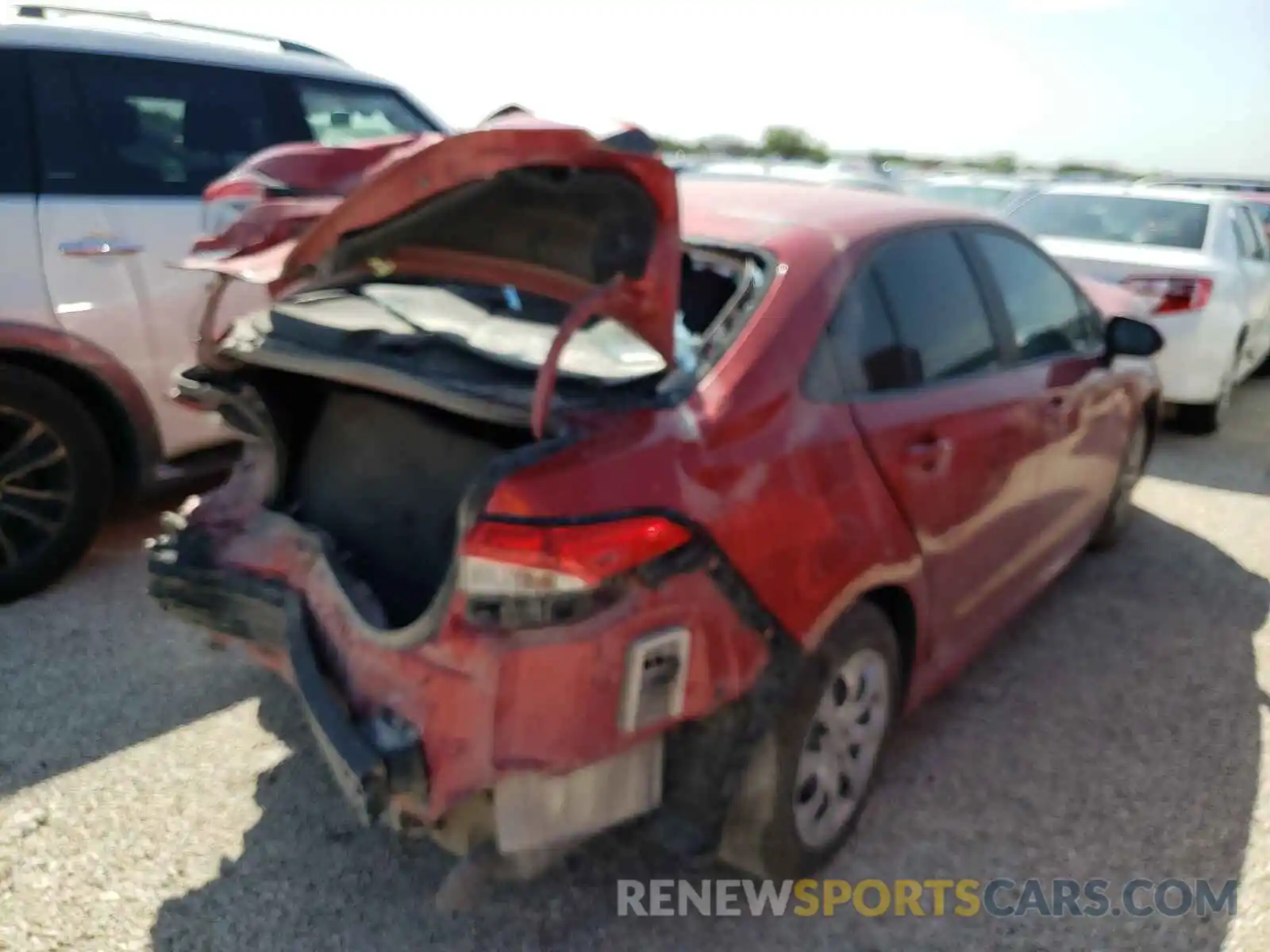 4 Photograph of a damaged car 5YFEPRAE5LP007407 TOYOTA COROLLA 2020