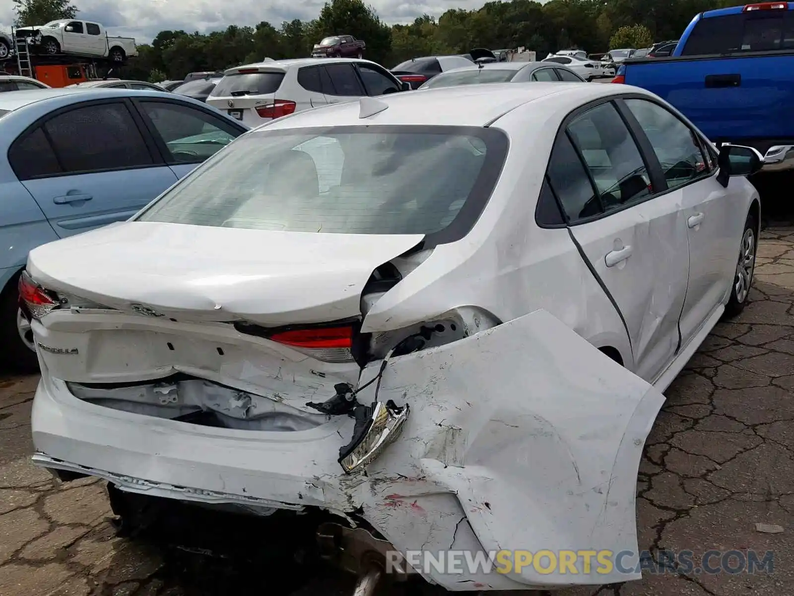 4 Photograph of a damaged car 5YFEPRAE5LP013613 TOYOTA COROLLA 2020