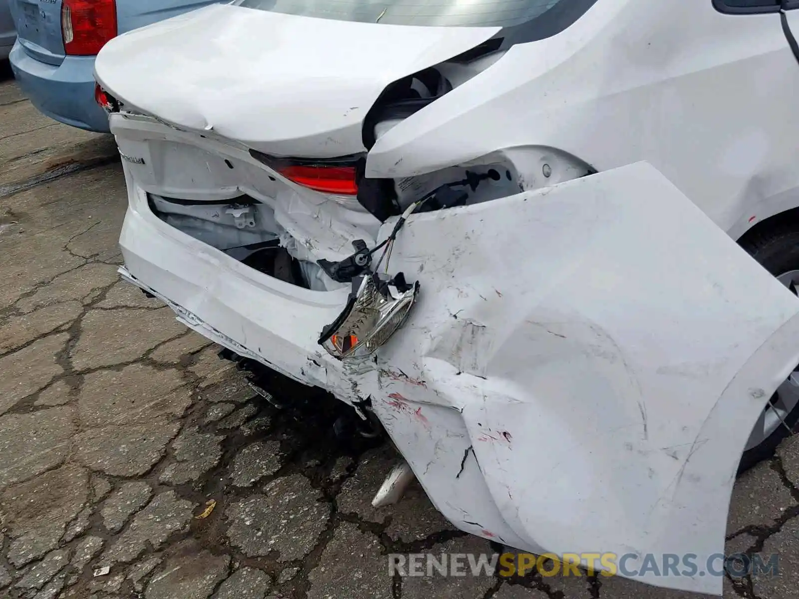 9 Photograph of a damaged car 5YFEPRAE5LP013613 TOYOTA COROLLA 2020