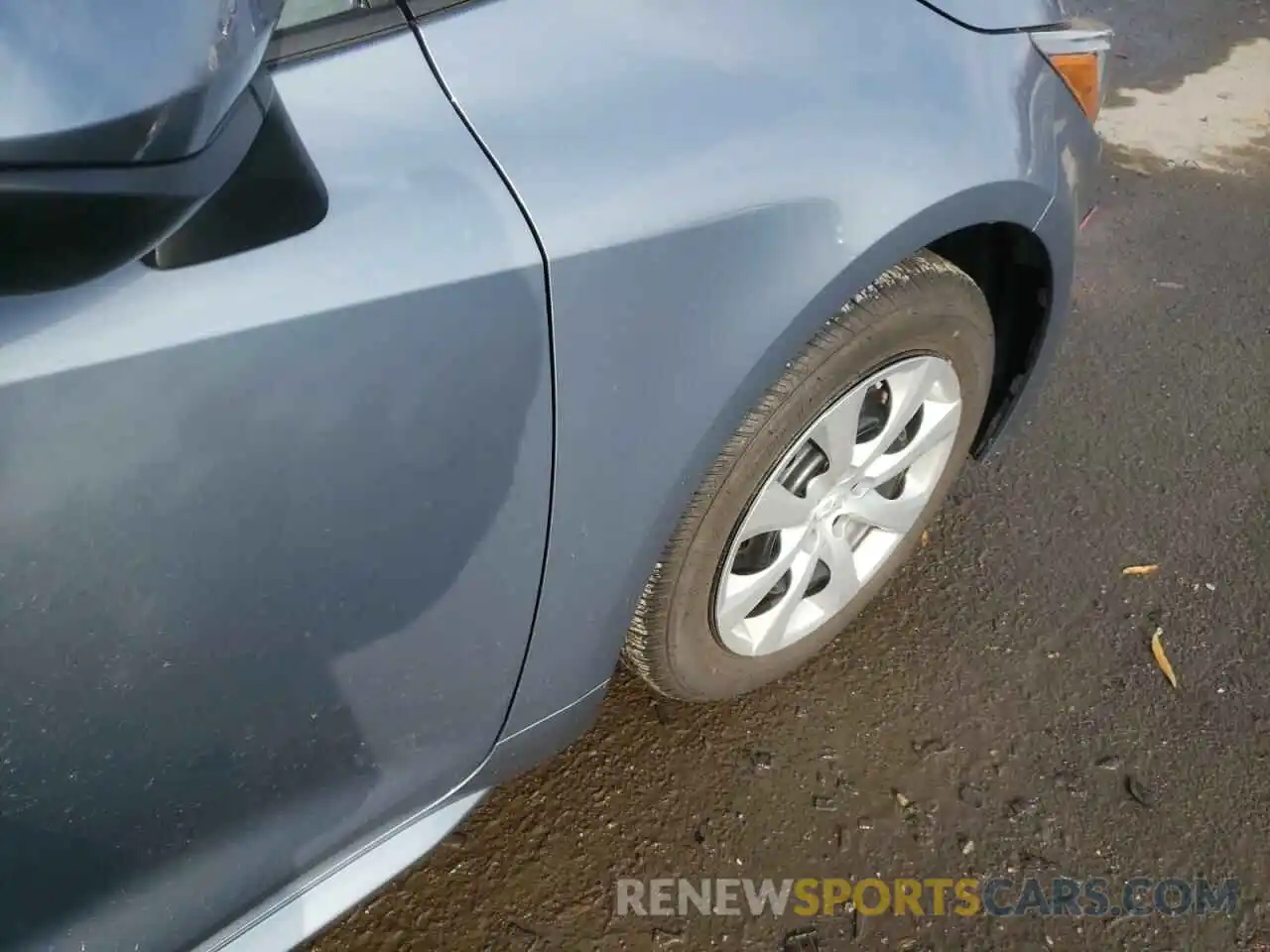 9 Photograph of a damaged car 5YFEPRAE5LP023297 TOYOTA COROLLA 2020