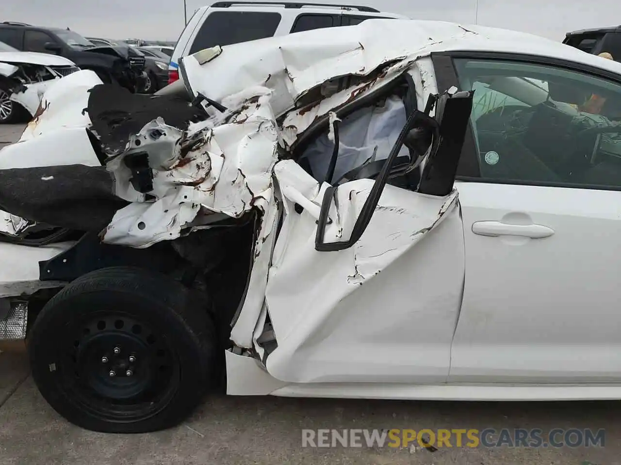 10 Photograph of a damaged car 5YFEPRAE5LP024305 TOYOTA COROLLA 2020